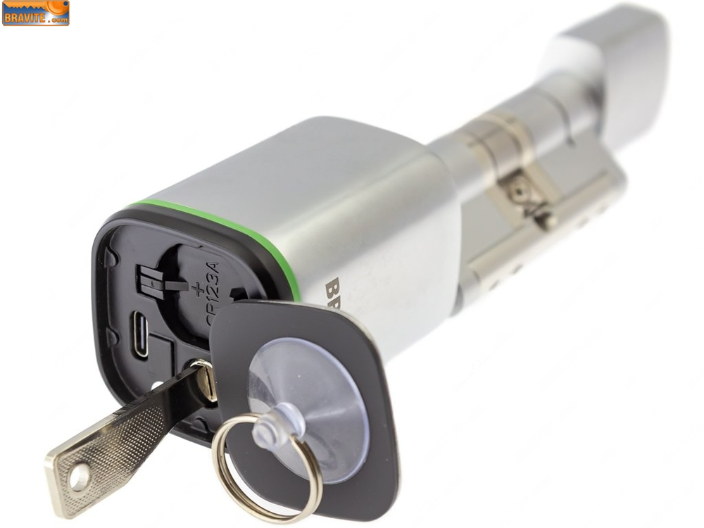 TTlock Електронна ключалка с RFID чипове и пръстов отпечатък